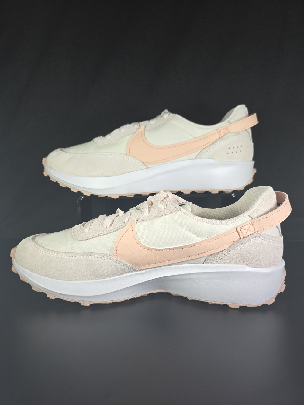 Women's Nike Waffle Debut Sneakers
Size: Women's 10 - Picture 5 of 11